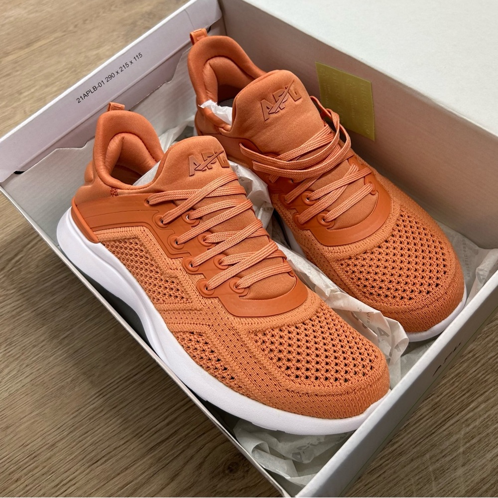 NEW APL Techloom Tracer Lace Up Sneaker in Terracotta White 7.5